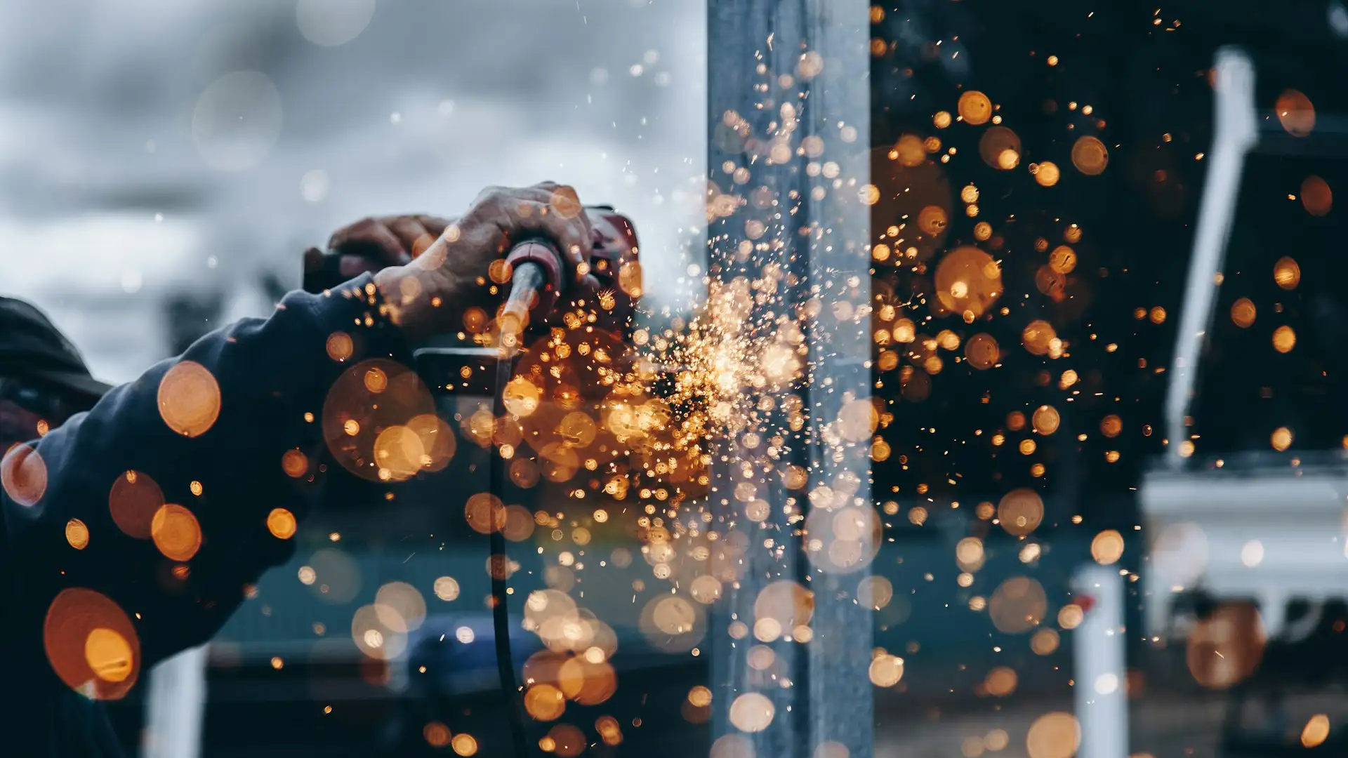 Cahaya proses laser dan pengelasan metal
